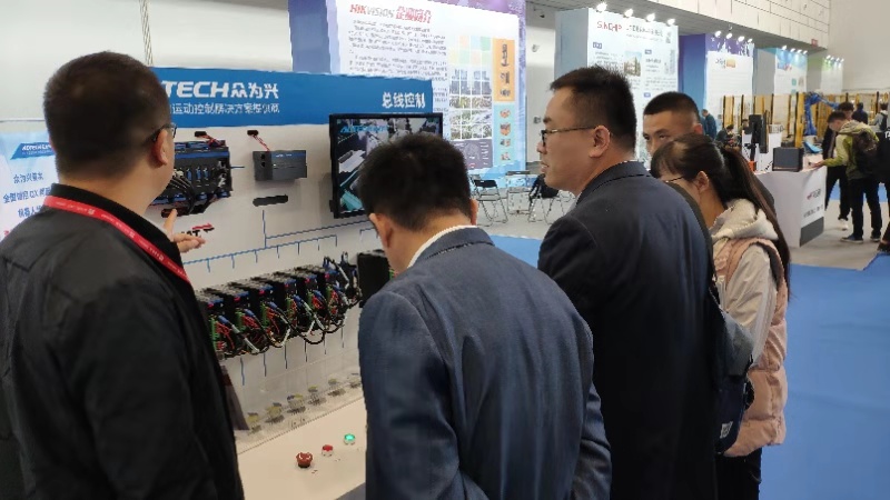 众为兴登陆第三届工业机器人“国赛” 众为兴登陆第三届工业机器人“国赛”